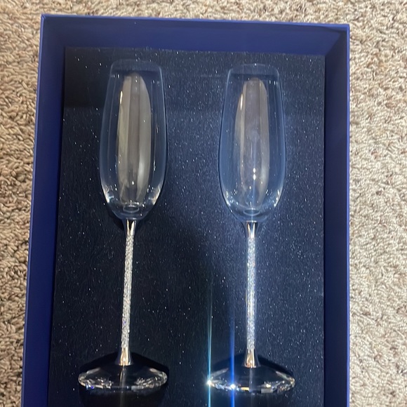 Swarovski crystalline toasting flutes never used in original box - Picture 3 of 7